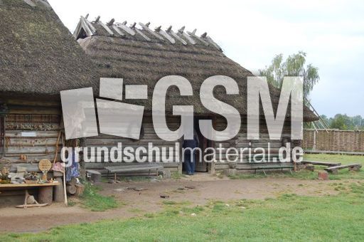 Slawenburg_Gross_Raden_Blockhaus_01.jpg